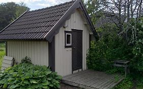 Lilla mysstuga i havsnära